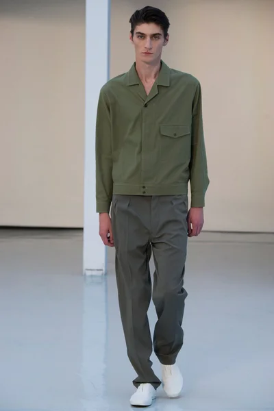 Look 10